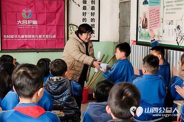 这样的课，我们爱听——吕梁蓝天救援队“大吕护童”蓝天讲师走进李家湾小学 - 第3张