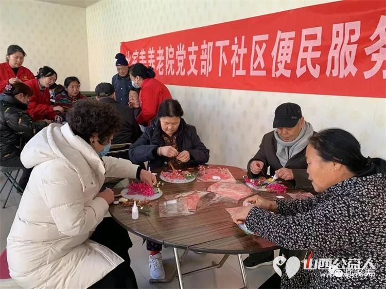 太原市比家美养老服务中心在黄陵街办煤机社区和社区居民一起制作干花团扇 - 第7张
