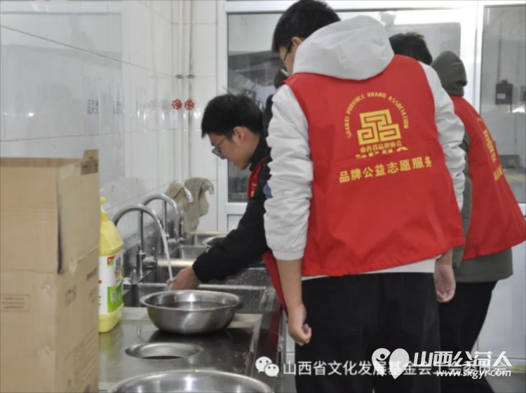山西省文化发展基金会工会委员会组织山西警察学校的同学们参与养老院的助老志愿服务活动 - 第11张