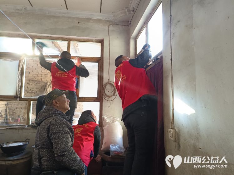 介休市敬老协会敬老爱老助老行动去张兰镇田堡村入户特困老人86岁米积盈家 - 第6张 - 山西公益人 介休市敬老协会敬老爱老助老行动去张兰镇田堡村入户特困老人86岁米积盈家 - 第6张