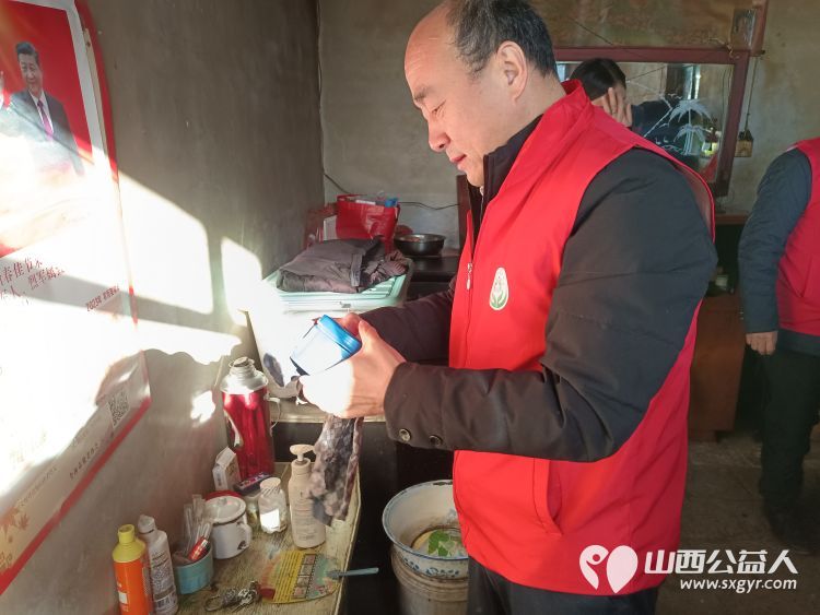 介休市敬老协会敬老爱老助老行动去张兰镇田堡村入户特困老人86岁米积盈家 - 第5张 - 山西公益人 介休市敬老协会敬老爱老助老行动去张兰镇田堡村入户特困老人86岁米积盈家 - 第5张