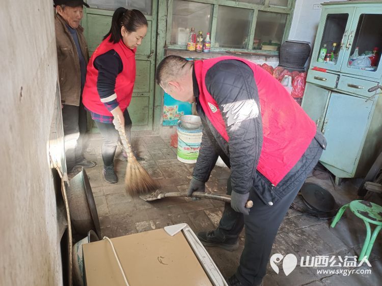 介休市敬老协会敬老爱老助老行动去张兰镇田堡村入户特困老人86岁米积盈家 - 第3张 - 山西公益人 介休市敬老协会敬老爱老助老行动去张兰镇田堡村入户特困老人86岁米积盈家 - 第3张