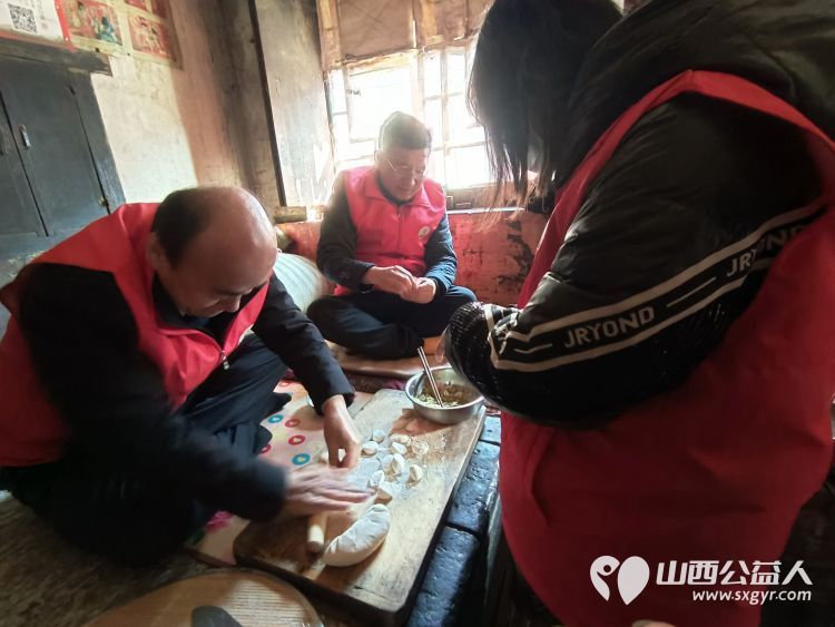 介休市敬老协会敬老爱老助老行动在张兰镇田堡村去入户特困老人83岁王友庆家中 - 第13张 - 山西公益人 介休市敬老协会敬老爱老助老行动在张兰镇田堡村去入户特困老人83岁王友庆家中 - 第13张