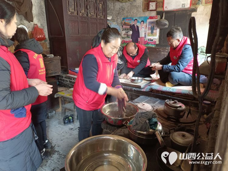 介休市敬老协会敬老爱老助老行动在张兰镇田堡村去入户特困老人83岁王友庆家中 - 第8张 - 山西公益人 介休市敬老协会敬老爱老助老行动在张兰镇田堡村去入户特困老人83岁王友庆家中 - 第8张