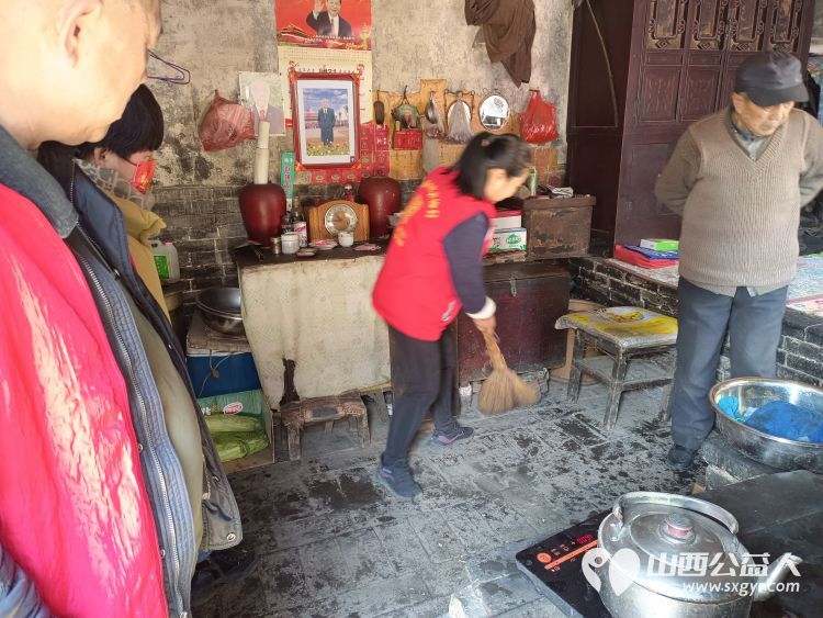 介休市敬老协会敬老爱老助老行动在张兰镇田堡村去入户特困老人83岁王友庆家中 - 第7张 - 山西公益人 介休市敬老协会敬老爱老助老行动在张兰镇田堡村去入户特困老人83岁王友庆家中 - 第7张