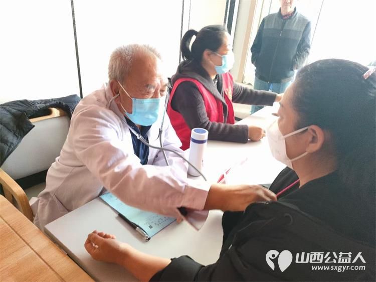 国际志愿者日寿阳卡卡公益走进养老社区开展理发，义诊等志愿者活动 - 第6张