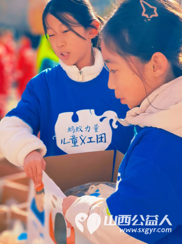 太原市儿童友好促进会的一支小分队分装为山区孩子筹集的温暖包打包发往各地 - 第5张 - 山西公益人 太原市儿童友好促进会的一支小分队分装为山区孩子筹集的温暖包打包发往各地 - 第5张
