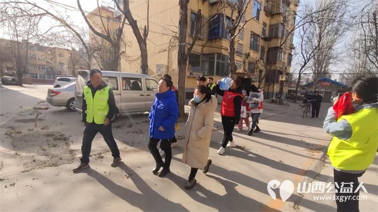 晋中市政协委员、人大代表、工会志愿者、青联委员、青年志愿者联合开展关爱青少年、关爱困难家庭公益活动 - 第2张
