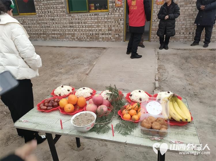 介休市敬老协会资助义棠镇义棠村李根明家危房改造修建完工全家喜迁新居志愿者们来庆贺 - 第14张