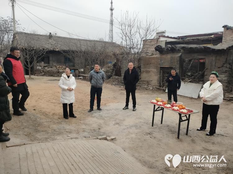 介休市敬老协会资助义棠镇义棠村李根明家危房改造修建完工全家喜迁新居志愿者们来庆贺 - 第11张