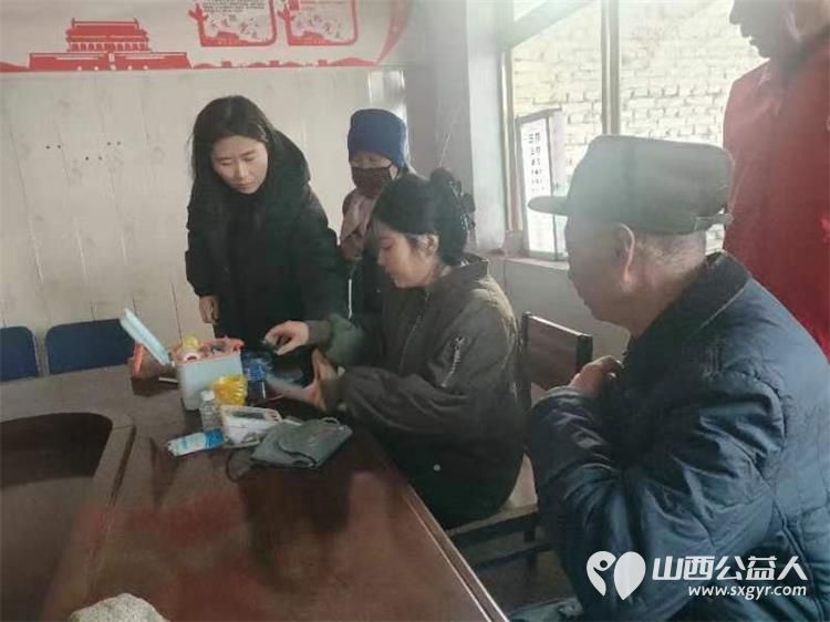 介休市敬老协会“孝善行”之敬老爱老助老行动在张兰镇旧新堡村给老人爱心理发、义诊 - 第17张 - 山西公益人 介休市敬老协会“孝善行”之敬老爱老助老行动在张兰镇旧新堡村给老人爱心理发、义诊 - 第17张