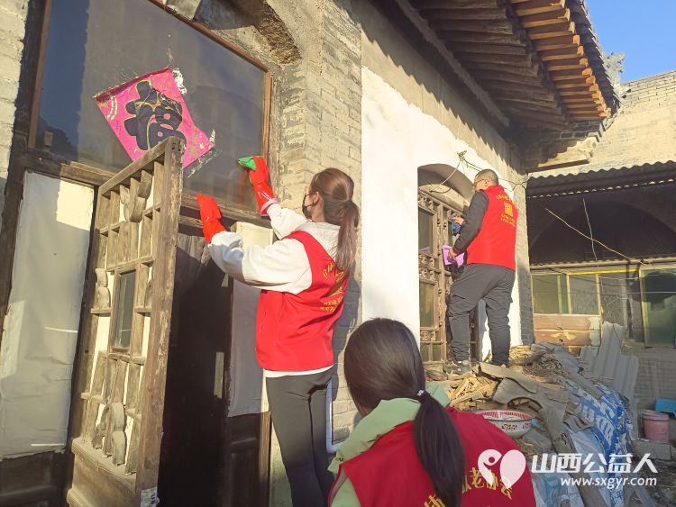 介休市敬老协会志愿者在张兰镇旧新堡村入户特困老人90岁侯怀钰家中送一份儿女般的关爱 - 第14张 - 山西公益人 介休市敬老协会志愿者在张兰镇旧新堡村入户特困老人90岁侯怀钰家中送一份儿女般的关爱 - 第14张