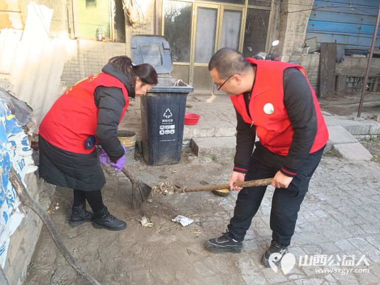 介休市敬老协会志愿者在张兰镇旧新堡村入户特困老人90岁侯怀钰家中送一份儿女般的关爱 - 第5张 - 山西公益人 介休市敬老协会志愿者在张兰镇旧新堡村入户特困老人90岁侯怀钰家中送一份儿女般的关爱 - 第5张