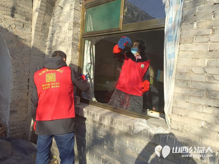 介休市敬老协会志愿者在张兰镇旧新堡村入户特困老人84岁张学祥家给老人整理出一个温馨的家 - 第9张 - 山西公益人 介休市敬老协会志愿者在张兰镇旧新堡村入户特困老人84岁张学祥家给老人整理出一个温馨的家 - 第9张