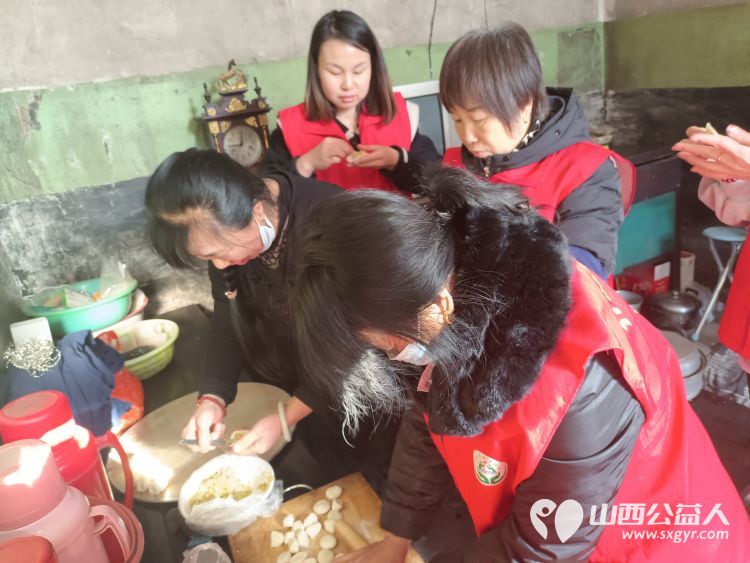 介休市敬老协会志愿者在张兰镇旧新堡村入户特困老人84岁张学祥家给老人整理出一个温馨的家 - 第15张 - 山西公益人 介休市敬老协会志愿者在张兰镇旧新堡村入户特困老人84岁张学祥家给老人整理出一个温馨的家 - 第15张