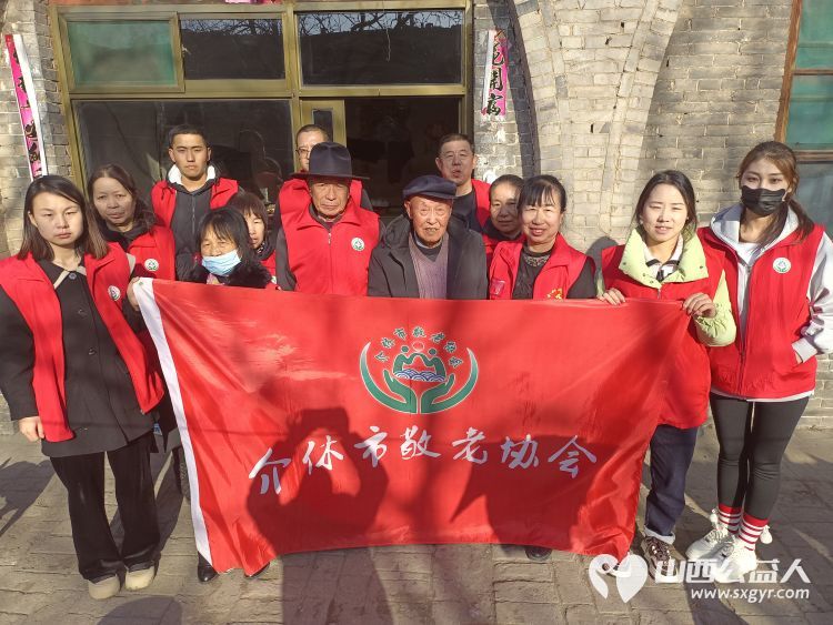 介休市敬老协会志愿者在张兰镇旧新堡村入户特困老人84岁张学祥家给老人整理出一个温馨的家 - 第1张 - 山西公益人 介休市敬老协会志愿者在张兰镇旧新堡村入户特困老人84岁张学祥家给老人整理出一个温馨的家 - 第1张