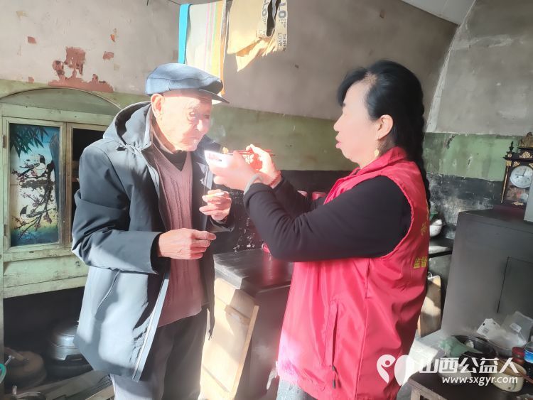 介休市敬老协会志愿者在张兰镇旧新堡村入户特困老人84岁张学祥家给老人整理出一个温馨的家 - 第13张 - 山西公益人 介休市敬老协会志愿者在张兰镇旧新堡村入户特困老人84岁张学祥家给老人整理出一个温馨的家 - 第13张