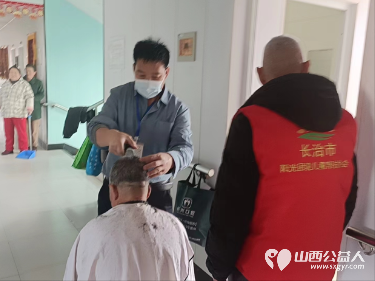 长治市阳光困境儿童帮扶协会赴长治市潞洲区南山田园敬老院开展义务理发活动 - 第9张