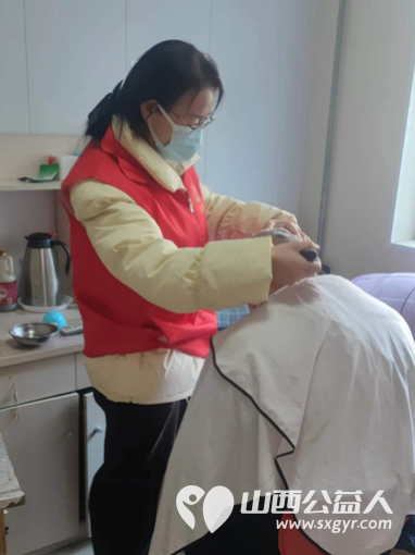 长治市阳光困境儿童帮扶协会赴长治市潞洲区南山田园敬老院开展义务理发活动 - 第14张