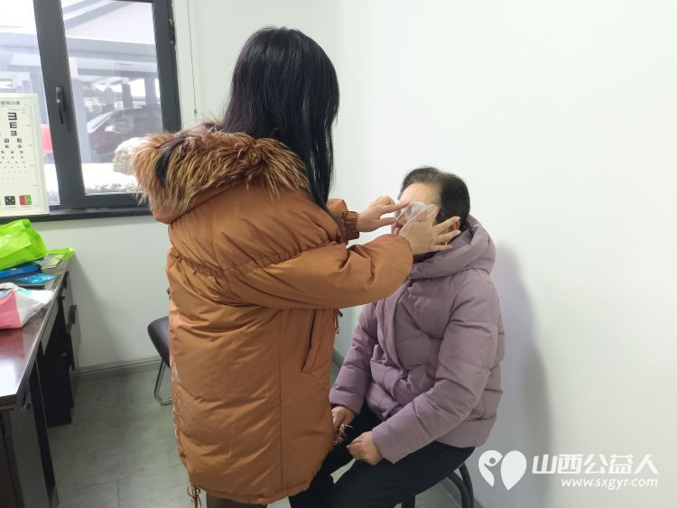 志愿服务进社区健康活动暖人心----介休市敬老协会去西关街道宏顺路社区绿城华府小区举办便民服务活动 - 第14张 - 山西公益人 志愿服务进社区健康活动暖人心----介休市敬老协会去西关街道宏顺路社区绿城华府小区举办便民服务活动 - 第14张