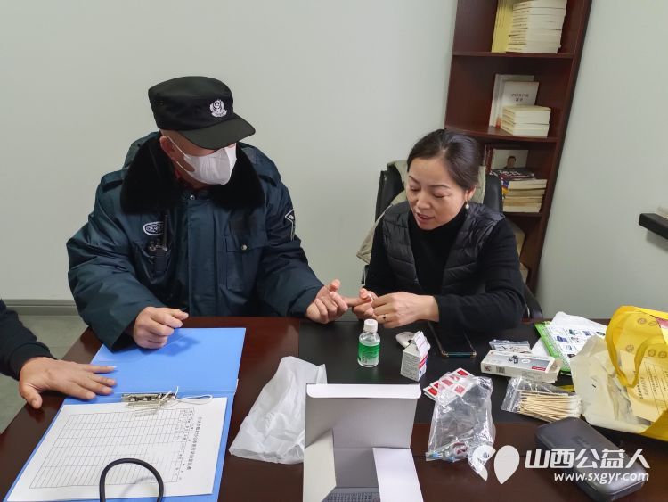 志愿服务进社区健康活动暖人心----介休市敬老协会去西关街道宏顺路社区绿城华府小区举办便民服务活动 - 第15张 - 山西公益人 志愿服务进社区健康活动暖人心----介休市敬老协会去西关街道宏顺路社区绿城华府小区举办便民服务活动 - 第15张