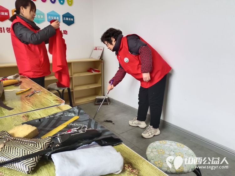 志愿服务进社区健康活动暖人心----介休市敬老协会去西关街道宏顺路社区绿城华府小区举办便民服务活动 - 第11张 - 山西公益人 志愿服务进社区健康活动暖人心----介休市敬老协会去西关街道宏顺路社区绿城华府小区举办便民服务活动 - 第11张