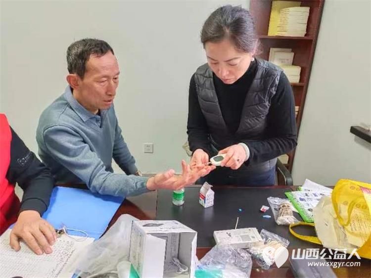 志愿服务进社区健康活动暖人心----介休市敬老协会去西关街道宏顺路社区绿城华府小区举办便民服务活动 - 第13张 - 山西公益人 志愿服务进社区健康活动暖人心----介休市敬老协会去西关街道宏顺路社区绿城华府小区举办便民服务活动 - 第13张