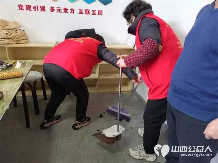 志愿服务进社区健康活动暖人心----介休市敬老协会去西关街道宏顺路社区绿城华府小区举办便民服务活动 - 第9张 - 山西公益人 志愿服务进社区健康活动暖人心----介休市敬老协会去西关街道宏顺路社区绿城华府小区举办便民服务活动 - 第9张