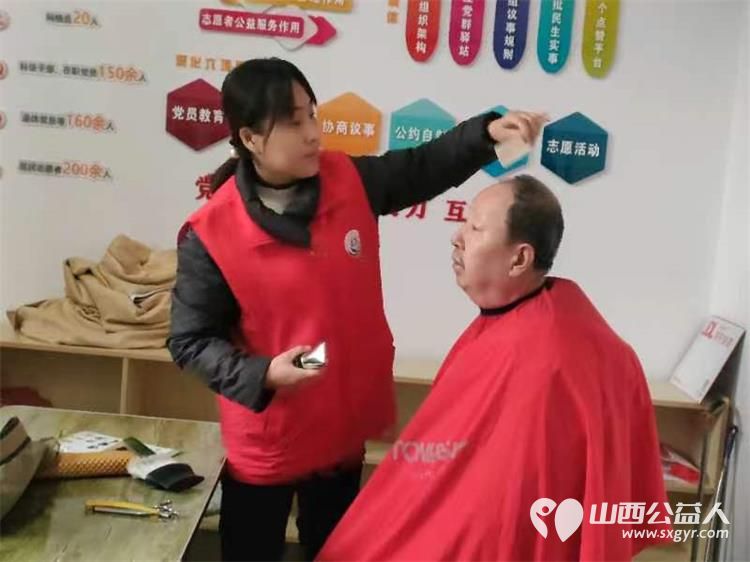 志愿服务进社区健康活动暖人心----介休市敬老协会去西关街道宏顺路社区绿城华府小区举办便民服务活动 - 第6张 - 山西公益人 志愿服务进社区健康活动暖人心----介休市敬老协会去西关街道宏顺路社区绿城华府小区举办便民服务活动 - 第6张