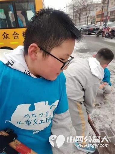 寒冬虽冷,童心很暖!太原市儿童友好促进会八一小学龙城志愿小分队利用午休时间开展了护学行动 - 第7张 - 山西公益人 寒冬虽冷,童心很暖!太原市儿童友好促进会八一小学龙城志愿小分队利用午休时间开展了护学行动 - 第7张