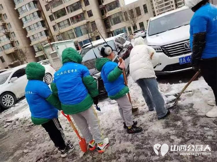 太原市蚂蚁力量儿童义工团的小小志愿者们热火朝天的清理积雪的劳动现场 - 第15张 - 山西公益人 太原市蚂蚁力量儿童义工团的小小志愿者们热火朝天的清理积雪的劳动现场 - 第15张