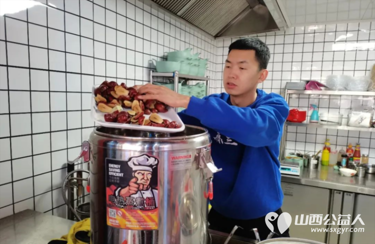 共青团石楼县委、石楼县青年志愿者协会、石楼县青年联合会组织青年志愿者、爱心商家开展“一杯姜茶•温暖石楼”志愿服务活动 - 第6张