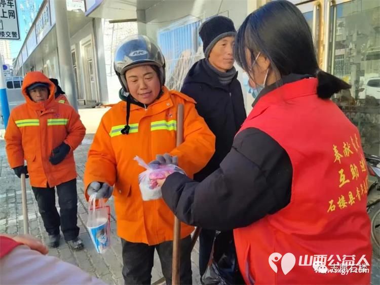 共青团石楼县委、石楼县青年志愿者协会、石楼县青年联合会组织青年志愿者、爱心商家开展“一杯姜茶•温暖石楼”志愿服务活动 - 第14张
