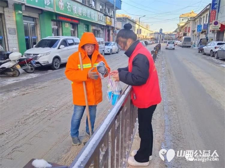 共青团石楼县委、石楼县青年志愿者协会、石楼县青年联合会组织青年志愿者、爱心商家开展“一杯姜茶•温暖石楼”志愿服务活动 - 第20张