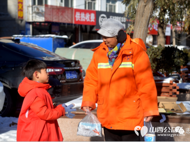 共青团石楼县委、石楼县青年志愿者协会、石楼县青年联合会组织青年志愿者、爱心商家开展“一杯姜茶•温暖石楼”志愿服务活动 - 第10张