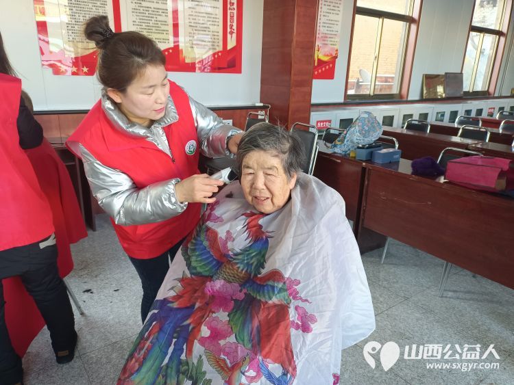 介休市敬老协会“孝善行”之敬老爱老助老行动—城关乡石河村献爱心公益活动 - 第7张 - 山西公益人 介休市敬老协会“孝善行”之敬老爱老助老行动—城关乡石河村献爱心公益活动 - 第7张