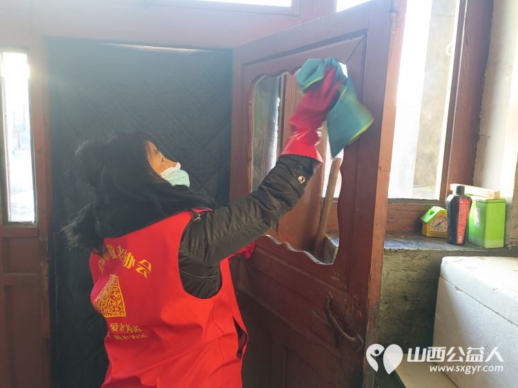 介休市敬老协会在城关乡石河村入户监测户58岁廉恩华家中献爱心公益活动 - 第3张 - 山西公益人 介休市敬老协会在城关乡石河村入户监测户58岁廉恩华家中献爱心公益活动 - 第3张