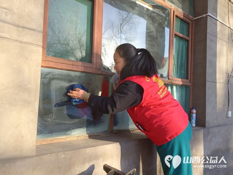 介休市敬老协会在城关乡石河村入户监测户58岁廉恩华家中献爱心公益活动 - 第4张 - 山西公益人 介休市敬老协会在城关乡石河村入户监测户58岁廉恩华家中献爱心公益活动 - 第4张