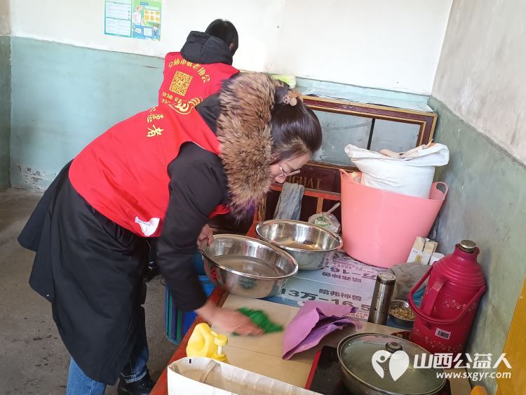 介休市敬老协会在城关乡石河村入户监测户58岁廉恩华家中献爱心公益活动 - 第9张 - 山西公益人 介休市敬老协会在城关乡石河村入户监测户58岁廉恩华家中献爱心公益活动 - 第9张