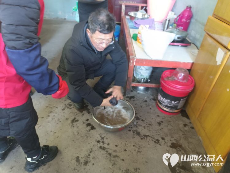 介休市敬老协会在城关乡石河村入户监测户58岁廉恩华家中献爱心公益活动 - 第7张 - 山西公益人 介休市敬老协会在城关乡石河村入户监测户58岁廉恩华家中献爱心公益活动 - 第7张