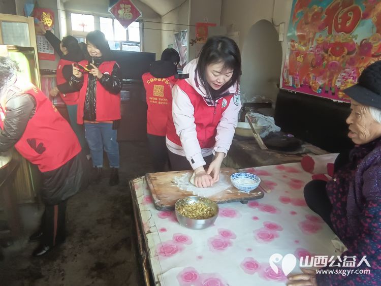 介休市敬老协会志愿者去城关乡石河村特困63岁张兴明老人家中献爱心 - 第14张 - 山西公益人 介休市敬老协会志愿者去城关乡石河村特困63岁张兴明老人家中献爱心 - 第14张