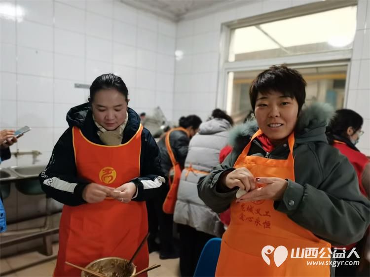 龙城义工志愿者冬至节气去养老院为福利厂退休残障孤寡老人包饺子活动 - 第4张