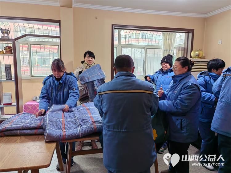 龙城义工志愿者冬至节气去养老院为福利厂退休残障孤寡老人包饺子活动 - 第3张