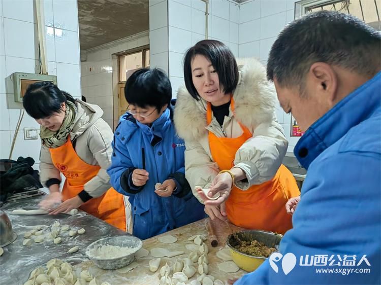 龙城义工志愿者冬至节气去养老院为福利厂退休残障孤寡老人包饺子活动 - 第6张
