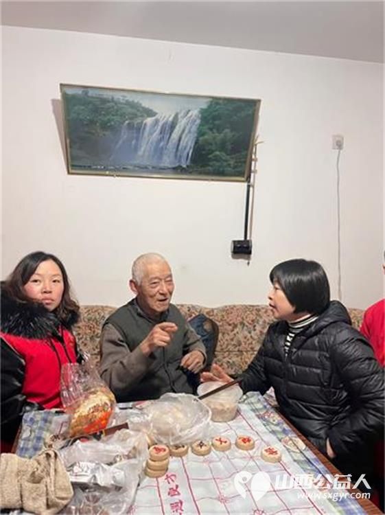 太原市一电学校校长老师每年冬至都带着孩子们给小区的独居老人们送饺子 - 第7张