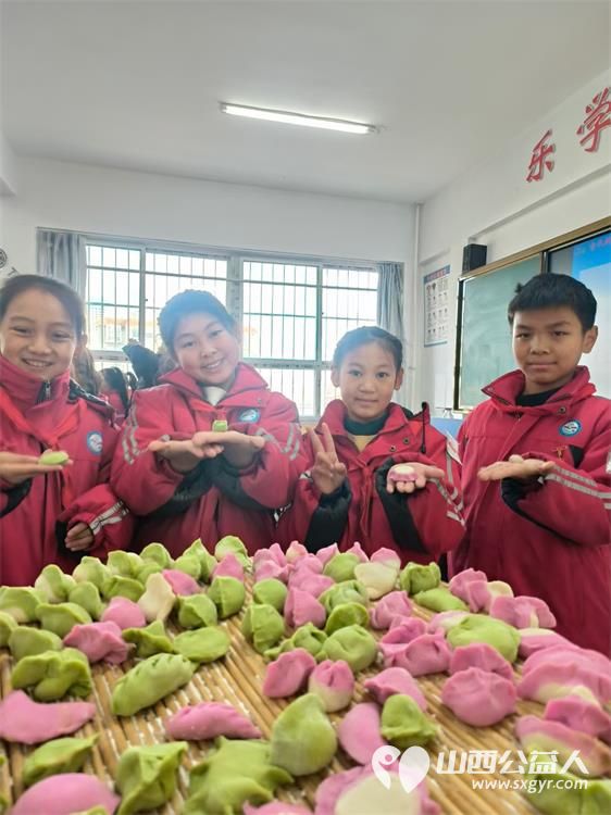 太原市一电学校校长老师每年冬至都带着孩子们给小区的独居老人们送饺子 - 第4张
