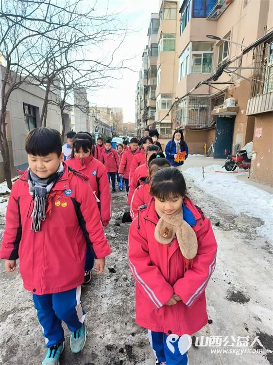 太原市一电学校校长老师每年冬至都带着孩子们给小区的独居老人们送饺子 - 第8张