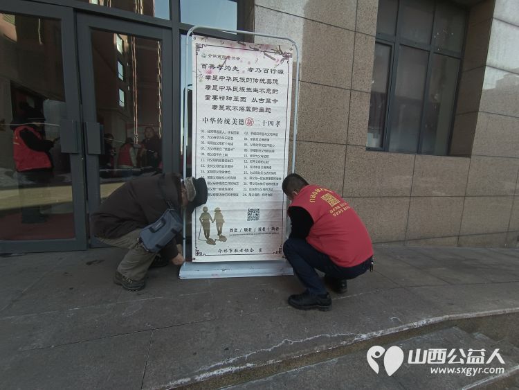 志愿服务进社区健康活动暖人心 介休市敬老协会赴西关街道绵山北街社区安益小区为社区居民爱心理发,义诊 - 第6张 - 山西公益人 志愿服务进社区健康活动暖人心 介休市敬老协会赴西关街道绵山北街社区安益小区为社区居民爱心理发,义诊 - 第6张
