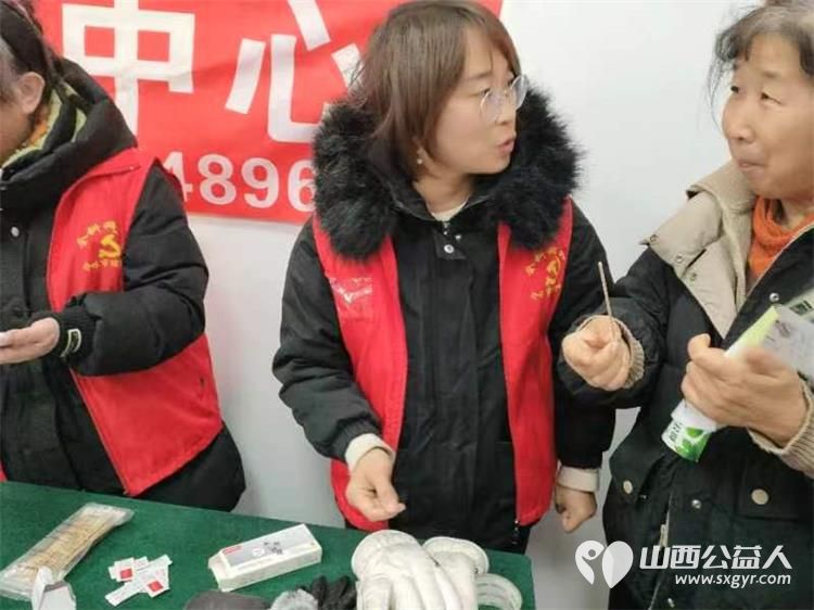 志愿服务进社区健康活动暖人心 介休市敬老协会赴西关街道绵山北街社区安益小区为社区居民爱心理发,义诊 - 第24张 - 山西公益人 志愿服务进社区健康活动暖人心 介休市敬老协会赴西关街道绵山北街社区安益小区为社区居民爱心理发,义诊 - 第24张