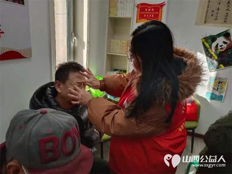 志愿服务进社区健康活动暖人心 介休市敬老协会赴西关街道绵山北街社区安益小区为社区居民爱心理发,义诊 - 第23张 - 山西公益人 志愿服务进社区健康活动暖人心 介休市敬老协会赴西关街道绵山北街社区安益小区为社区居民爱心理发,义诊 - 第23张